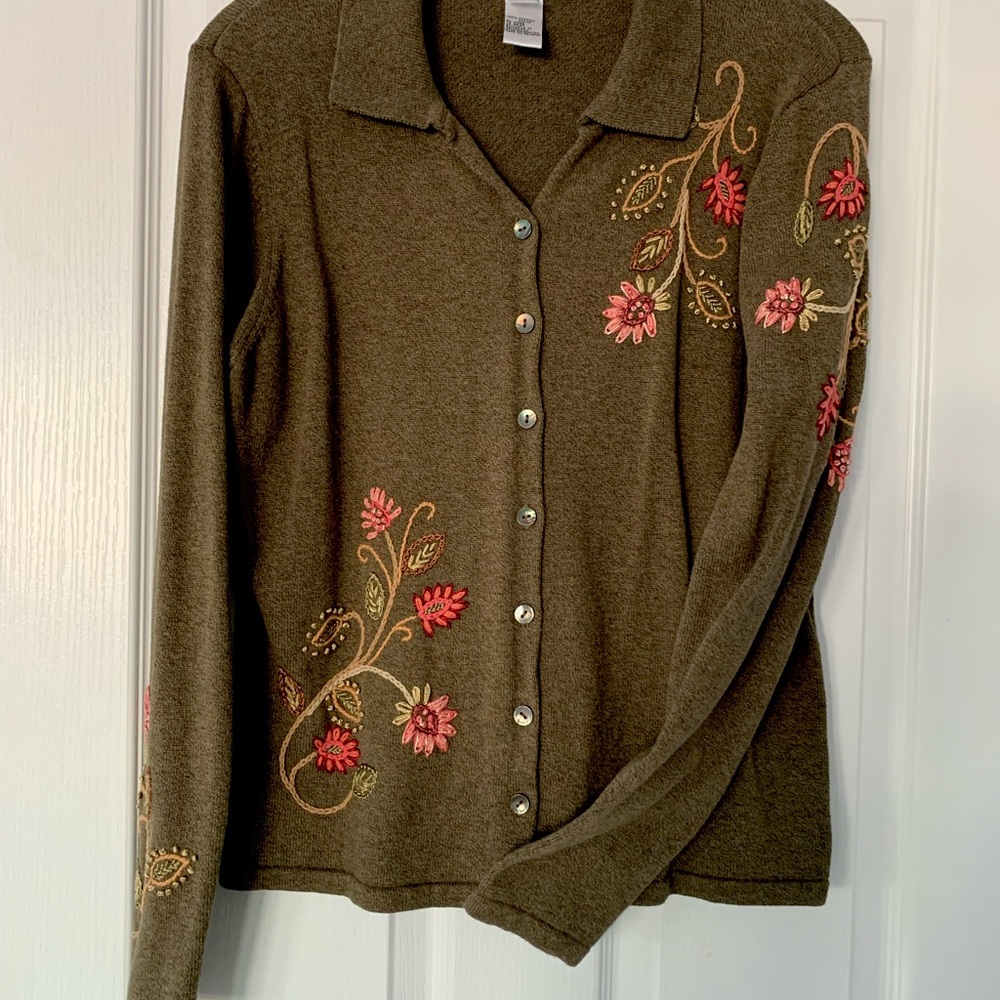 Talbots olive green sweater size large, very pretty embroidered floral design